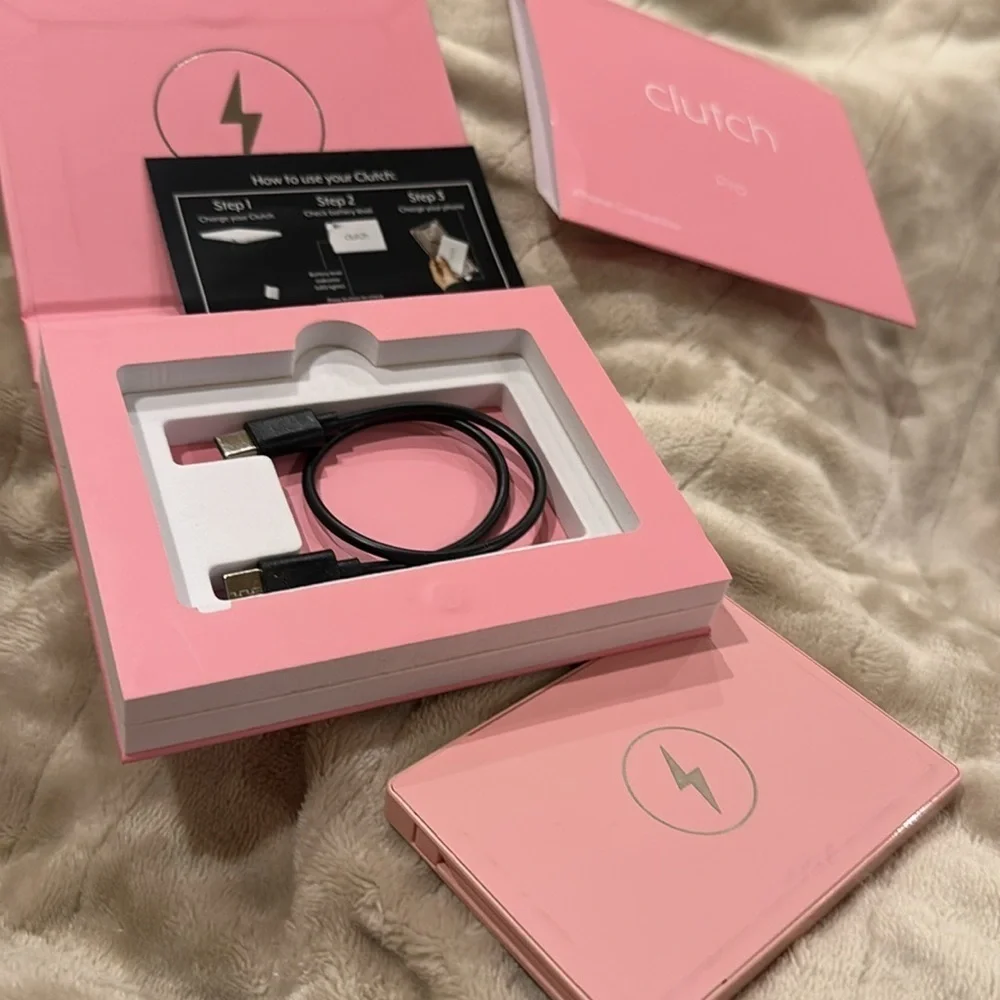 Clutch Pro Portable pink iPhone lightning Charger NWT in box